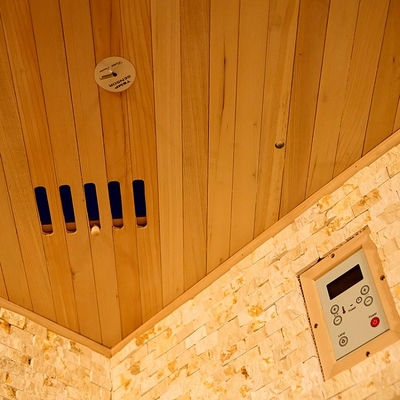 Phòng xông hơi khô Hemlock / Red Cedar Corner nguyên chất của Canada 6KW 220V với phòng xông hơi đá muối